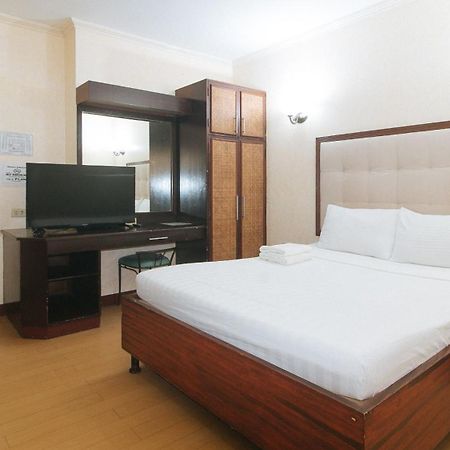 Capital O 740 Bliss Hotel Dau Mabalacat Exterior foto