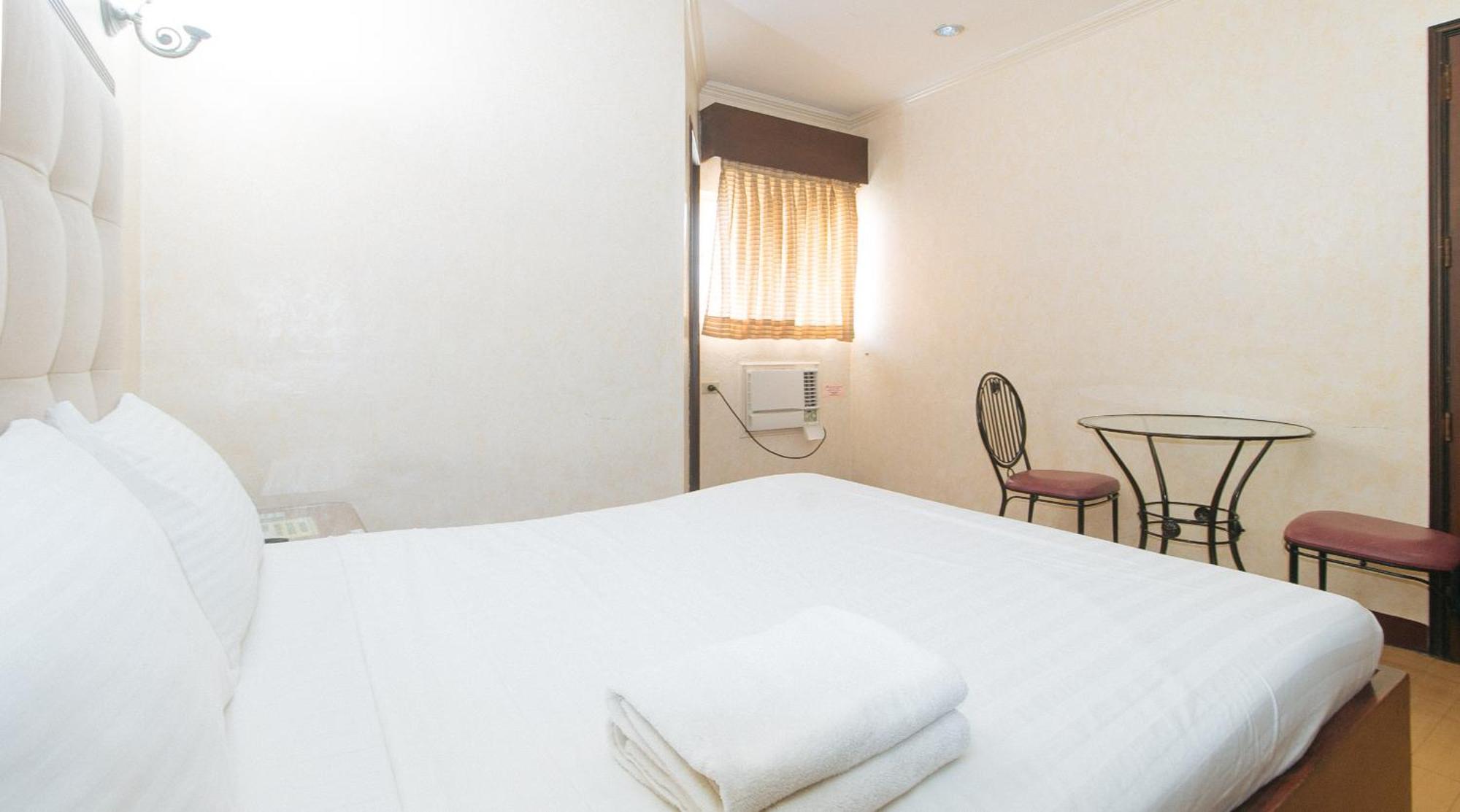 Capital O 740 Bliss Hotel Dau Mabalacat Exterior foto