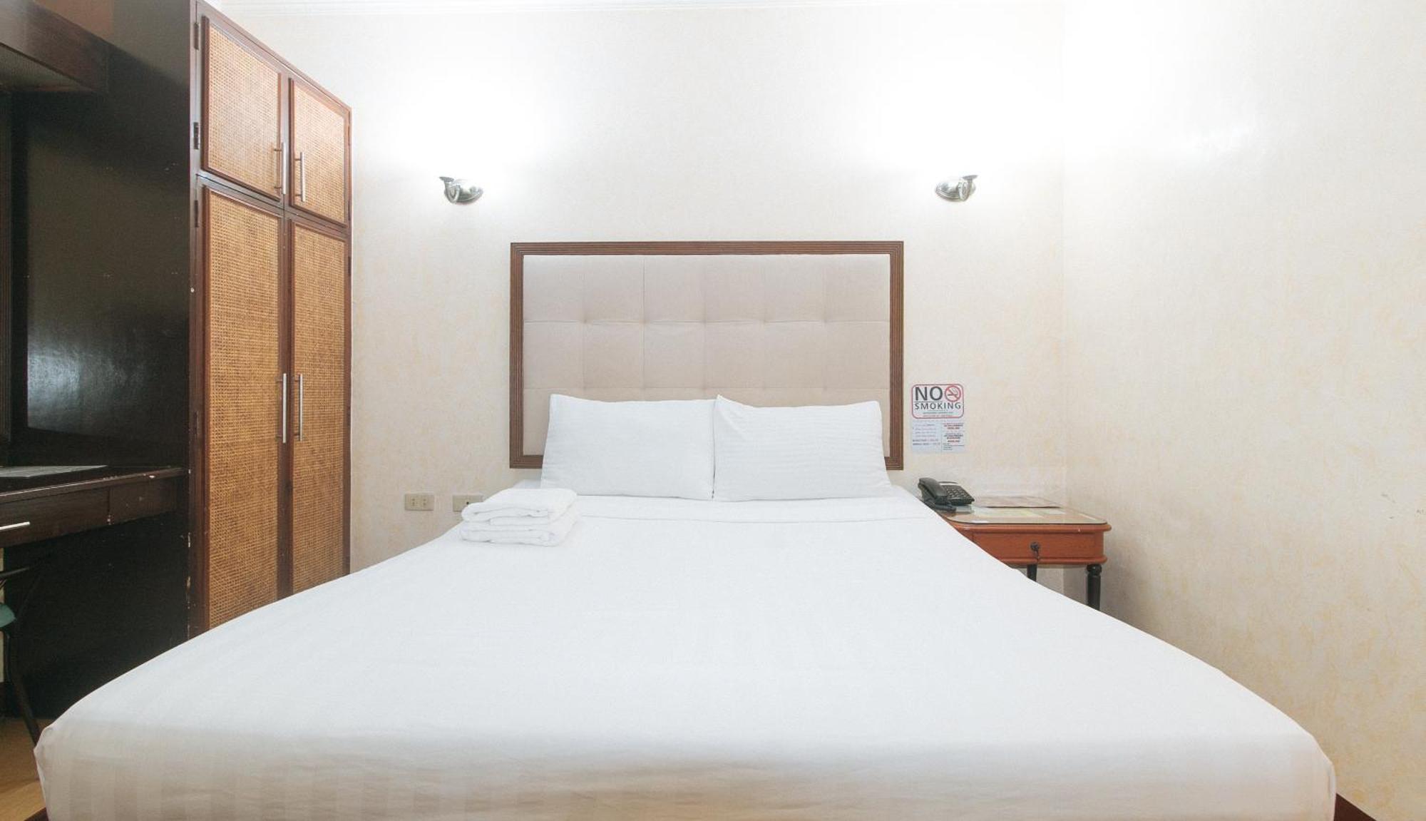 Capital O 740 Bliss Hotel Dau Mabalacat Exterior foto