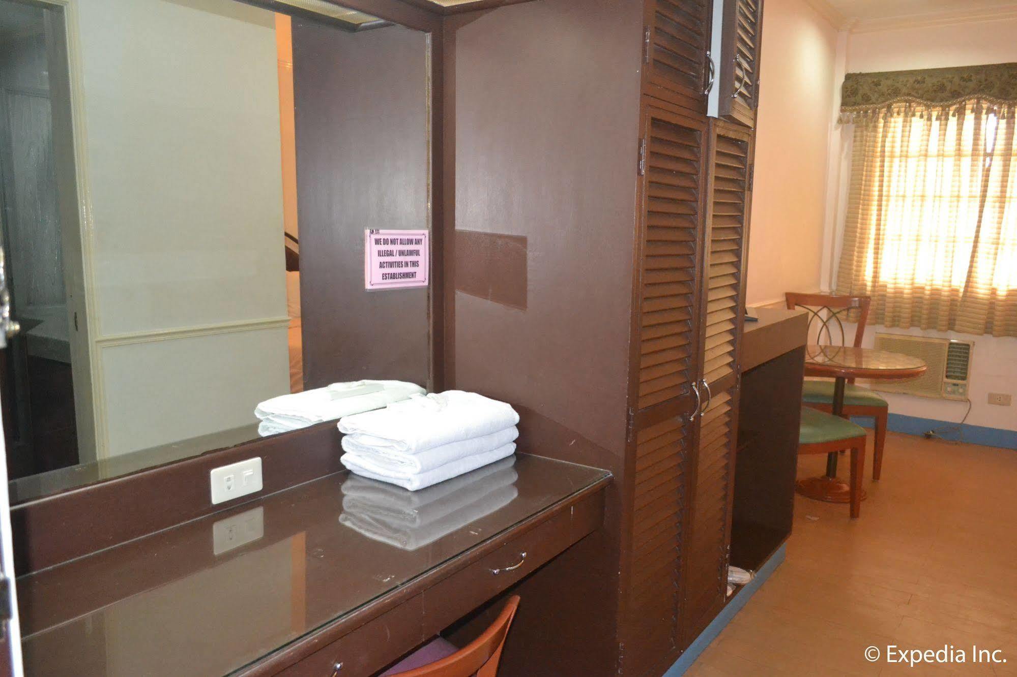 Capital O 740 Bliss Hotel Dau Mabalacat Exterior foto