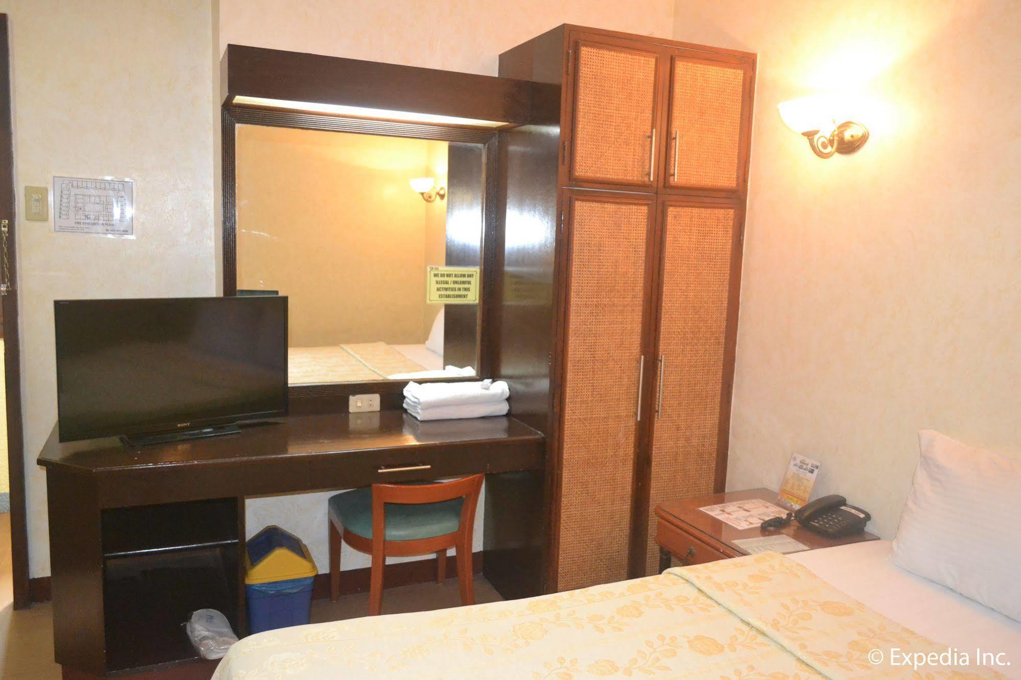 Capital O 740 Bliss Hotel Dau Mabalacat Exterior foto