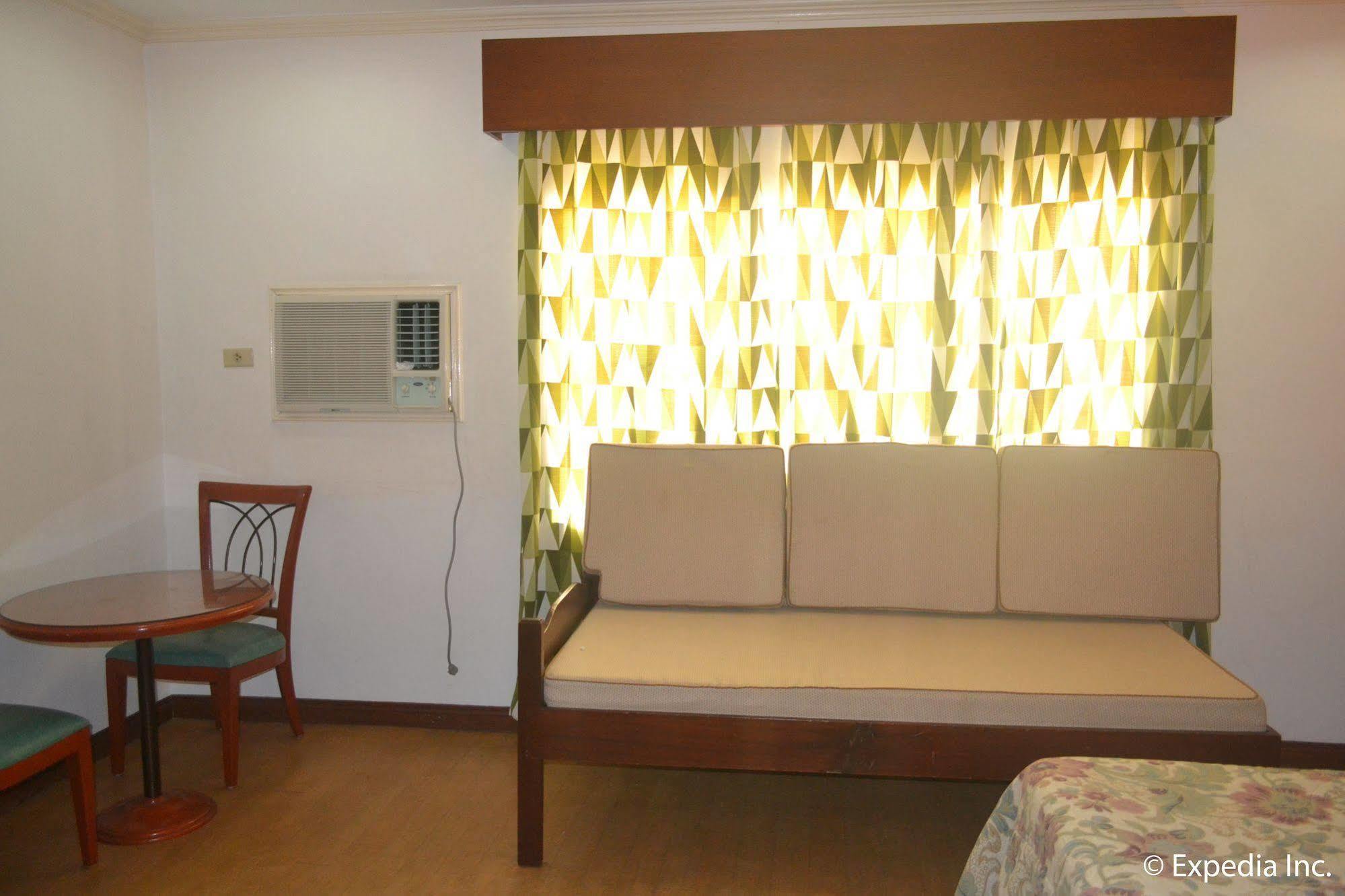 Capital O 740 Bliss Hotel Dau Mabalacat Exterior foto
