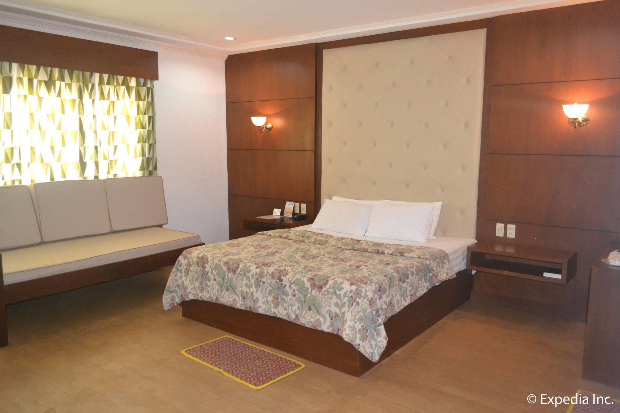 Capital O 740 Bliss Hotel Dau Mabalacat Exterior foto