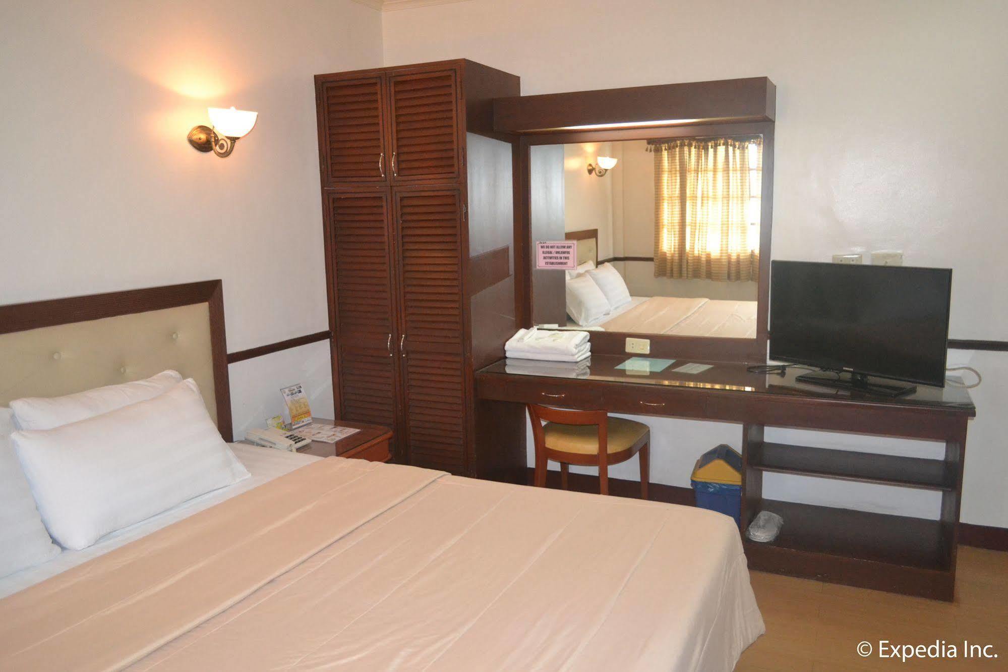 Capital O 740 Bliss Hotel Dau Mabalacat Exterior foto